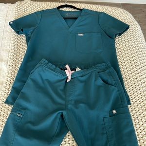 EUC figs Caribbean Blue scrub set